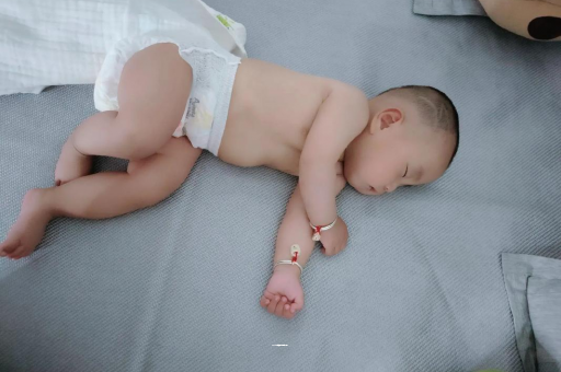 林州几个月宝宝会抬头